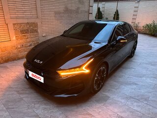 2021 Kia K5 III, чёрный, 2450000 рублей, вид 1