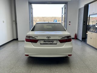 2017 Toyota Camry VII (XV50) Рестайлинг 2, белый, 1800000 рублей, вид 5