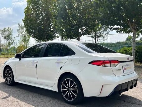 2023 Toyota Corolla Sporty XII (E210) Рестайлинг, белый, 1680000 рублей, вид 4