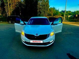 2017 Skoda Octavia III (A7) Рестайлинг, белый, 1450000 рублей, вид 3