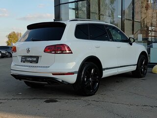 2017 Volkswagen Touareg II Рестайлинг, белый, 3770000 рублей, вид 5