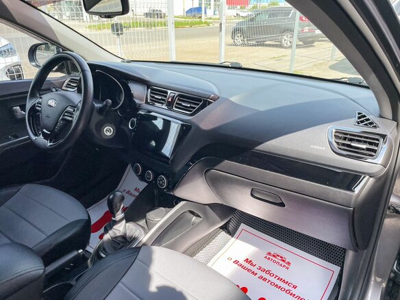 2017 Kia Rio III Рестайлинг, серый - вид 12