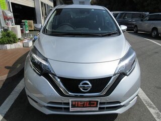 2020 Nissan Note II Рестайлинг, серебристый, 790000 рублей, вид 3