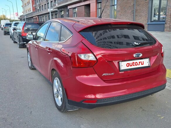 2011 Ford Focus III, красный - вид 5