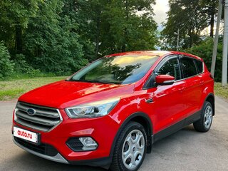 2017 Ford Kuga II Рестайлинг, красный, 1240000 рублей, вид 1