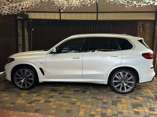 2019 BMW X5 30d IV (G05/G18), белый, 7000000 рублей, вид 3