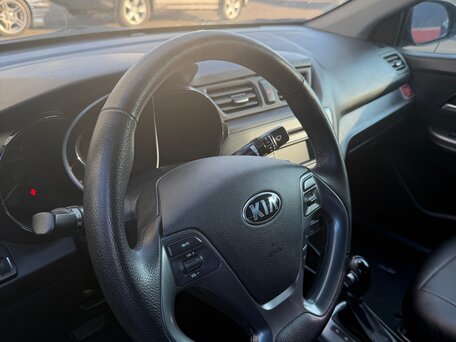 2017 Kia Rio III Рестайлинг, коричневый, 1400000 рублей, вид 5