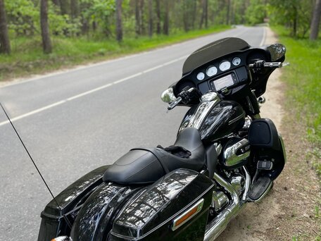 2018 Harley-Davidson Street Glide, чёрный, 1999900 рублей, вид 3