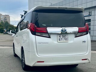 2017 Toyota Alphard III, белый, 3970000 рублей, вид 3
