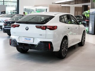 2025 BMW X2 sDrive25i II (U10), белый, 5745000 рублей, вид 4
