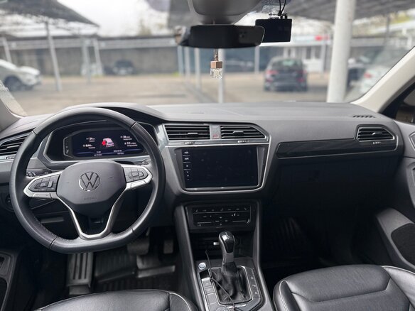 2021 Volkswagen Tiguan II Рестайлинг, чёрный, 3500000 рублей - вид 7
