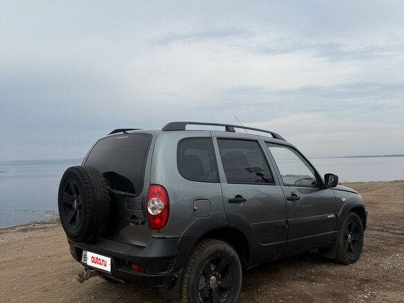 2014 Chevrolet Niva I Рестайлинг, серый, 450000 рублей - вид 2