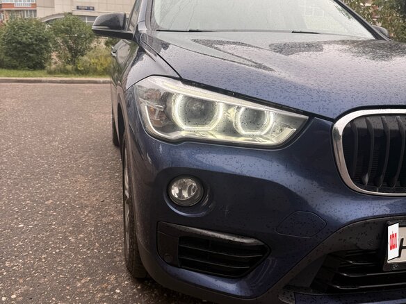 2017 BMW X1 20i xDrive II (F48), синий, 2550000 рублей - вид 2
