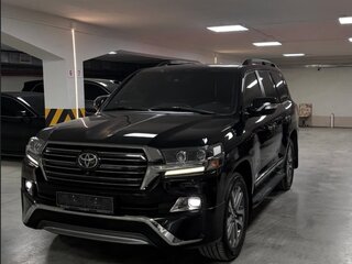2017 Toyota Land Cruiser 200 Series Рестайлинг 2, чёрный, 6250000 рублей, вид 3