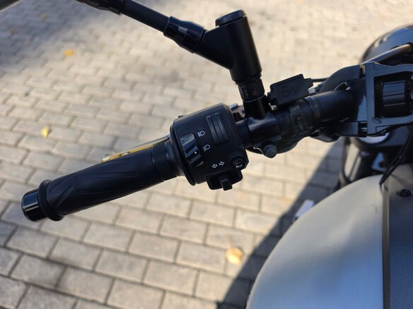 2020 Yamaha XSR700, серебристый, 700000 рублей - вид 7