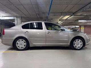 2011 Skoda Octavia DSG7 II (A5) Рестайлинг, серый, 765000 рублей, вид 4