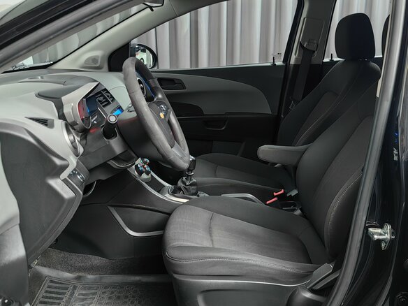 2014 Chevrolet Aveo II, чёрный, 726000 рублей - вид 8