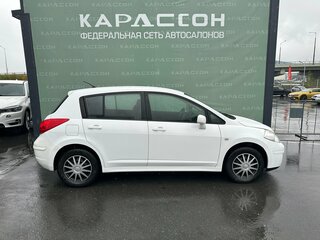 2013 Nissan Tiida I Рестайлинг, белый, 750000 рублей, вид 4