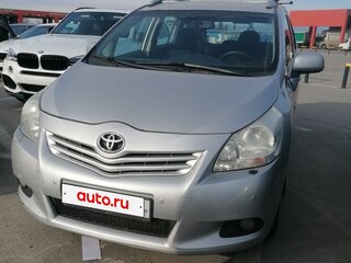 2010 Toyota Verso I, серебристый, 940000 рублей, вид 3