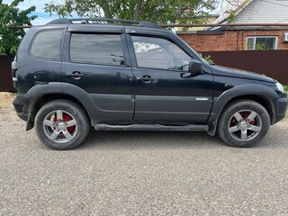 2011 Chevrolet Niva I Рестайлинг, чёрный, 500000 рублей, вид 3