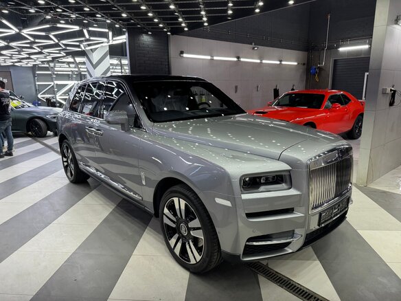 2020 Rolls-Royce Cullinan I (Series I), серый, 25500000 рублей - вид 5