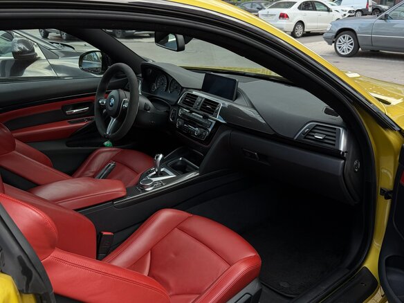 2017 BMW M4 Competition Package F82/F83 Рестайлинг, золотистый, 4999000 рублей - вид 9