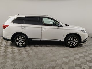 2016 Mitsubishi Outlander III Рестайлинг 2, белый, 1529000 рублей, вид 4