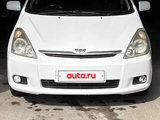 2004 Toyota Wish I, белый, 697000 рублей, вид 2