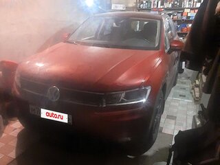 2020 Volkswagen Tiguan II, пурпурный, 3000000 рублей, вид 4