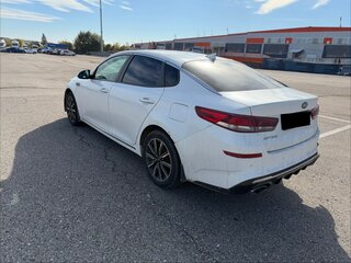 2018 Kia Optima IV Рестайлинг, белый, 1350000 рублей, вид 5