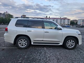2016 Toyota Land Cruiser 200 Series Рестайлинг 2, белый, 6500000 рублей, вид 2