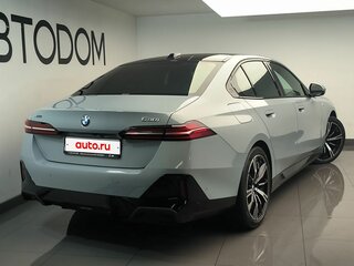 2025 BMW 5 серии 530i xDrive VIII (G60/G61/G68), серый, 8990000 рублей, вид 4
