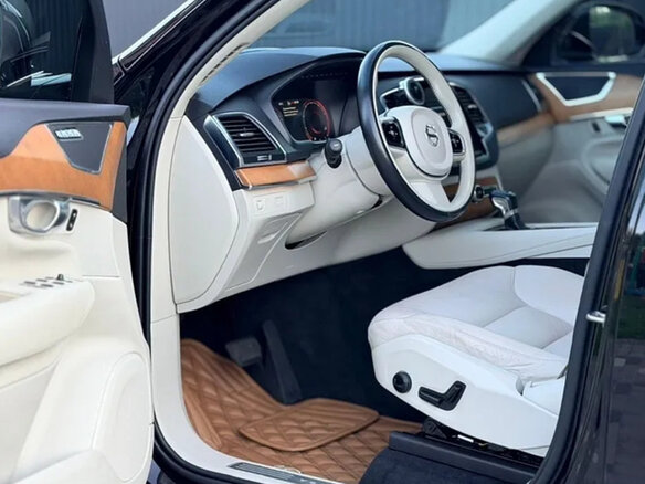 2021 Volvo XC90 II Рестайлинг 1, чёрный, 4100000 рублей - вид 4