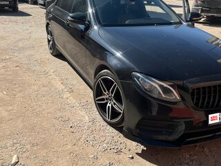 2017 Mercedes-Benz E-Класс 200 V (W213, S213, C238), чёрный, 1750000 рублей, вид 2