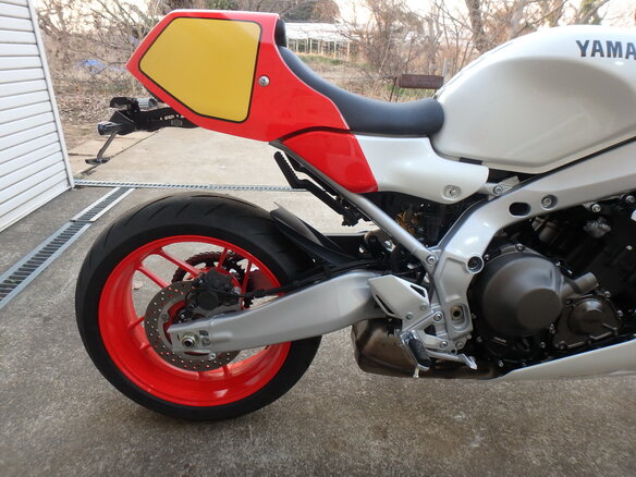 2024 Yamaha XSR900, красный, 1470000 рублей - вид 13