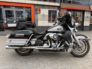 2010 Harley-Davidson Electra Glide, серебристый, 780000 рублей, вид 3