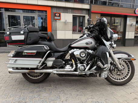 2010 Harley-Davidson Electra Glide, серебристый, 780000 рублей, вид 3