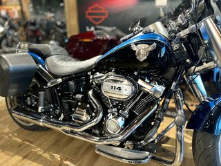2018 Harley-Davidson Fat Boy, синий, 2400000 рублей, вид 3