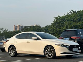 2022 Mazda 3 Axela IV (BP), белый, 1562000 рублей, вид 3