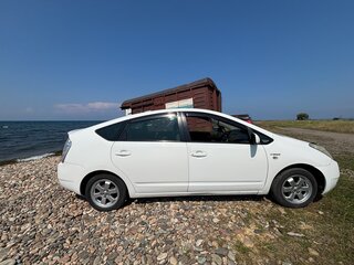 2006 Toyota Prius II Рестайлинг (XW20), белый, 620000 рублей, вид 4