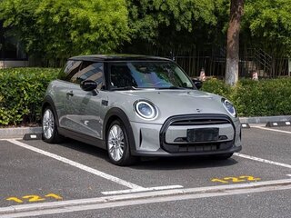 2022 Mini Hatch Cooper III (F55/F56) Рестайлинг 2, серый, 1800000 рублей, вид 5