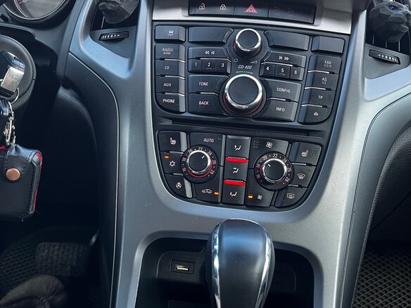 2014 Opel Astra GTC J Рестайлинг, белый, 670000 рублей - вид 8