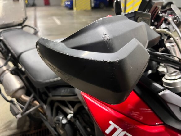 2017 Triumph Tiger 800, красный, 900000 рублей - вид 12