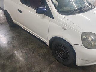 2000 Toyota Vitz I (P10), белый, 290000 рублей, вид 3