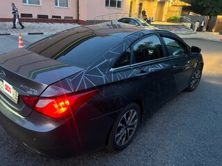2011 Hyundai Sonata VI (YF), серый, 650000 рублей, вид 3