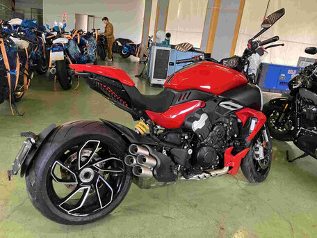 2023 Ducati Diavel V4, красный, 2000000 рублей, вид 3