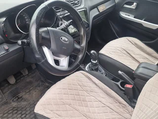 2012 Kia Rio III, бежевый, 600000 рублей, вид 4