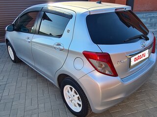 2011 Toyota Vitz III (XP130), серебристый, 739000 рублей, вид 5