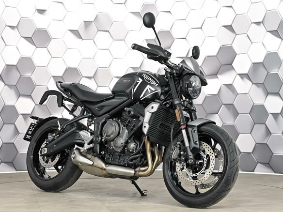 2022 Triumph Trident 660, чёрный, 727000 рублей