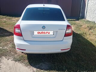 2010 Skoda Octavia II (A5) Рестайлинг, белый, 700000 рублей, вид 3